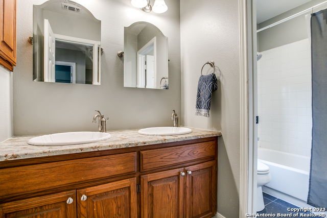 Image 18 of 25 For 10723 Lake Path Dr