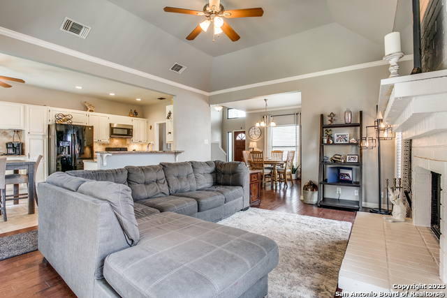 Image 6 of 25 For 10723 Lake Path Dr