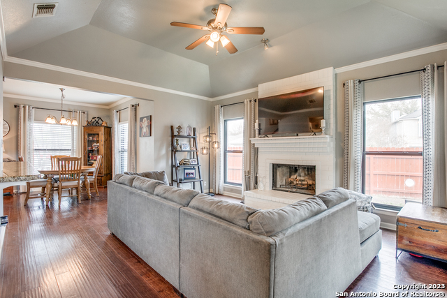 Image 7 of 25 For 10723 Lake Path Dr