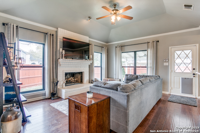 Image 8 of 25 For 10723 Lake Path Dr