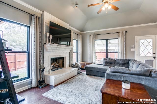 Image 9 of 25 For 10723 Lake Path Dr