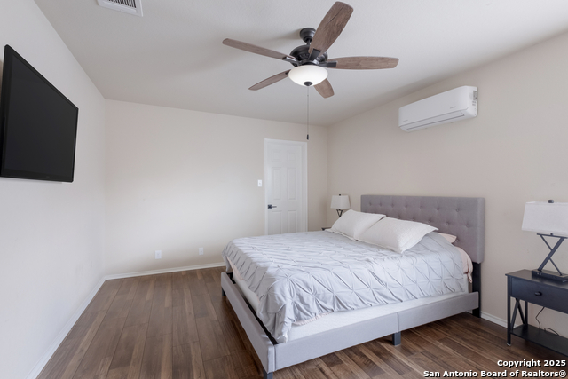 Image 19 of 29 For 21646 Seminole Oaks