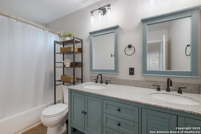 Image 22 of 29 For 21646 Seminole Oaks