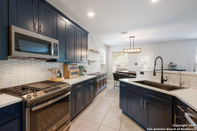 Image 5 of 29 For 21646 Seminole Oaks