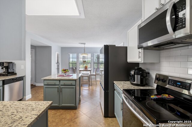 Image 12 of 32 For 7624 Lonecrest