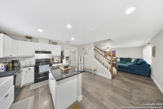 Image 2 of 28 For 10136 Del Lago