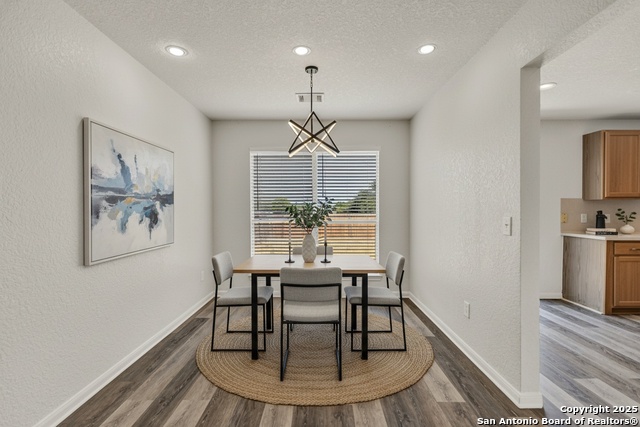 Listing photo id 8 for 10322 Mustang