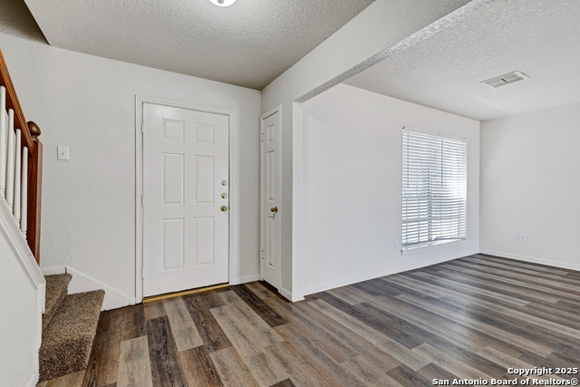 Listing photo id 12 for 10322 Mustang