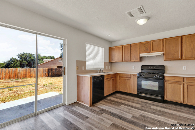 Listing photo id 14 for 10322 Mustang