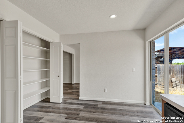 Listing photo id 16 for 10322 Mustang