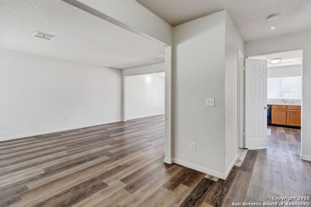 Listing photo id 5 for 10322 Mustang