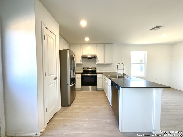 Listing photo id 8 for 8703 Macdona Place