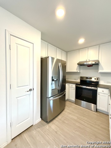 Listing photo id 9 for 8703 Macdona Place