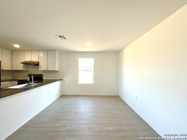 Listing photo id 11 for 8703 Macdona Place