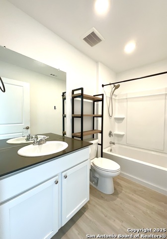 Listing photo id 16 for 8703 Macdona Place