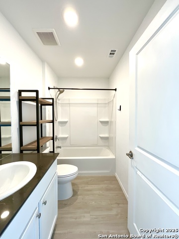 Listing photo id 17 for 8703 Macdona Place