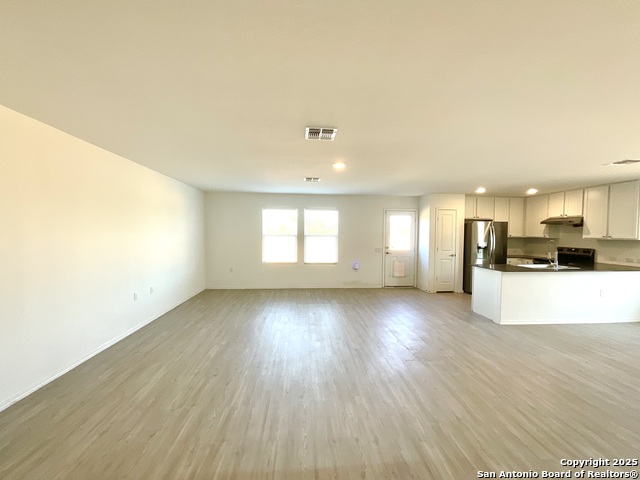 Listing photo id 2 for 8703 Macdona Place