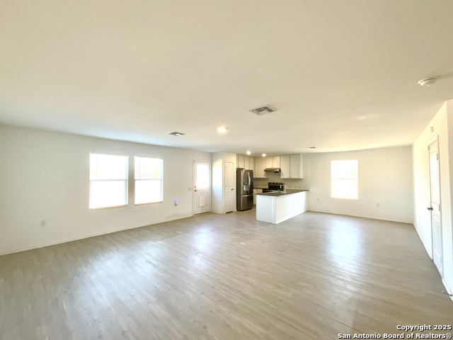 Listing photo id 4 for 8703 Macdona Place