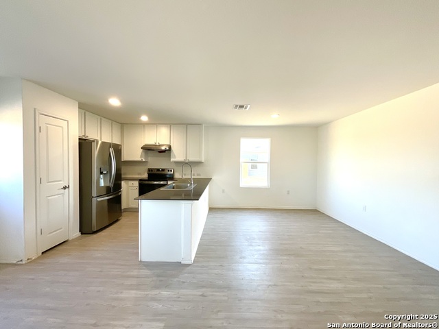 Listing photo id 6 for 8703 Macdona Place