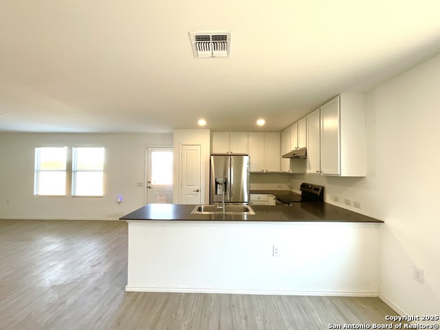 Listing photo id 7 for 8703 Macdona Place