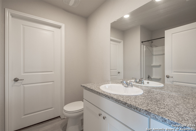 Image 13 of 22 For 723 Vermilion