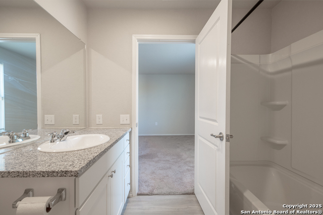 Image 14 of 22 For 723 Vermilion