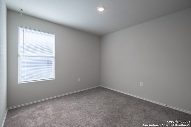 Image 18 of 22 For 723 Vermilion