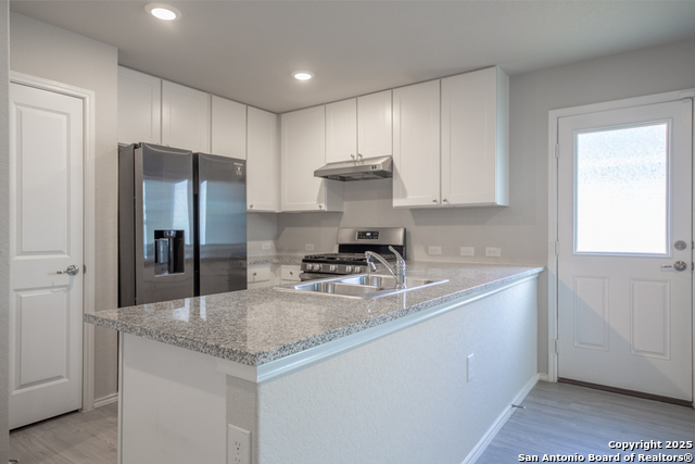 Image 7 of 22 For 723 Vermilion