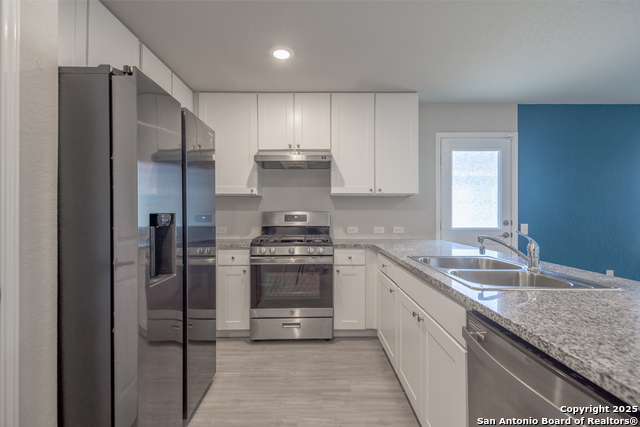 Image 9 of 22 For 723 Vermilion