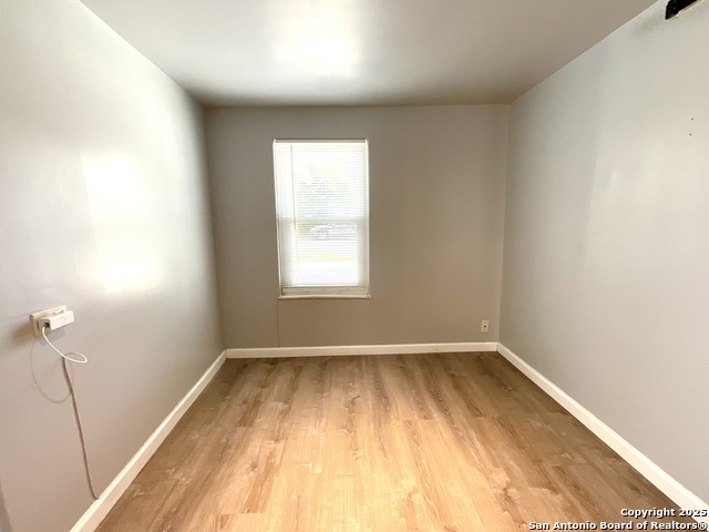 Image 21 of 26 For 1000 Kayton Ave