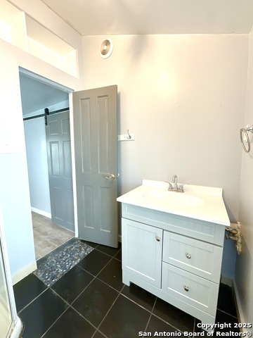 Image 24 of 26 For 1000 Kayton Ave