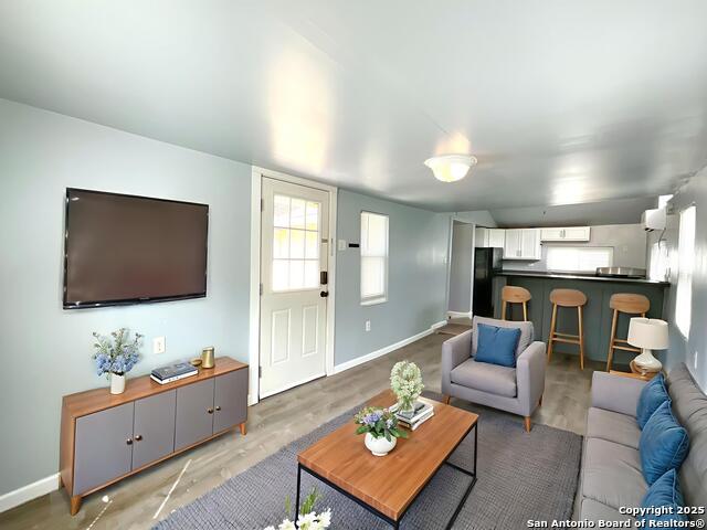 Image 3 of 26 For 1000 Kayton Ave