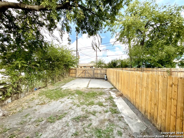 Image 23 of 27 For 1411 Magnolia Ave W