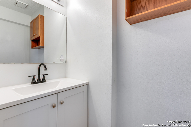 Image 17 of 24 For 8134 Seldon