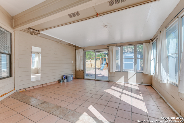 Image 22 of 24 For 8134 Seldon