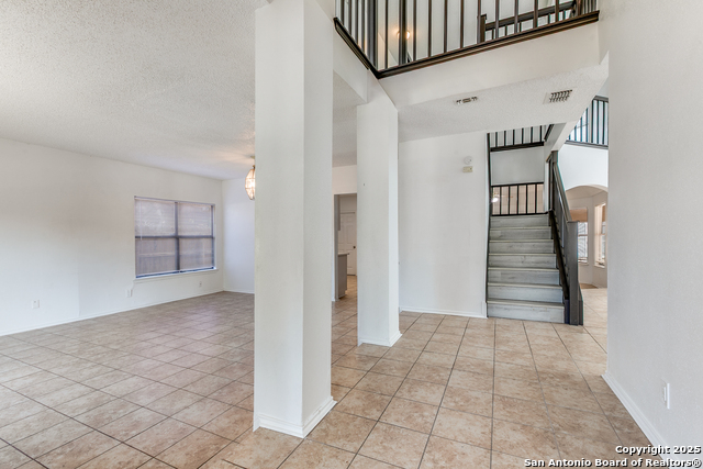 Image 4 of 24 For 8134 Seldon