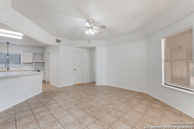 Image 9 of 24 For 8134 Seldon