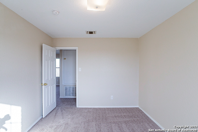 Image 17 of 19 For 3310 Glacier Lk