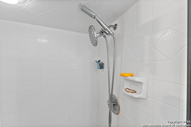 Image 33 of 72 For 1265 Hillside Oaks Dr