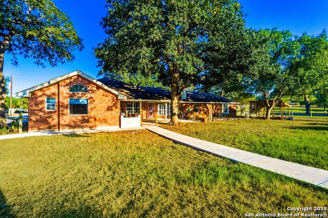 Image 4 of 72 For 1265 Hillside Oaks Dr