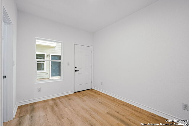 Listing photo id 17 for 1502 Walters S