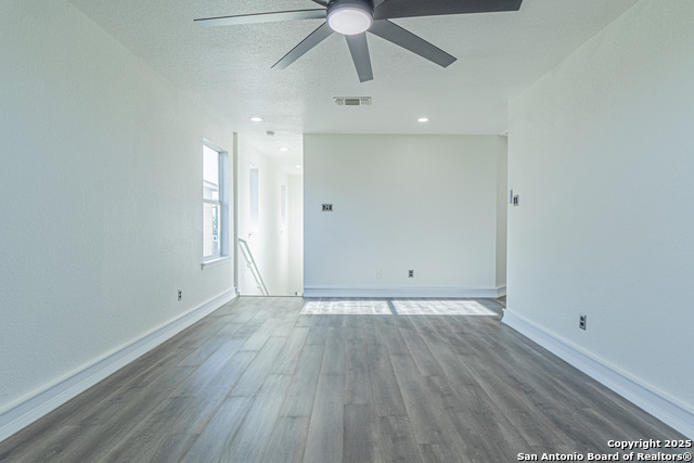 Image 28 of 49 For 5110 Sunview Vly