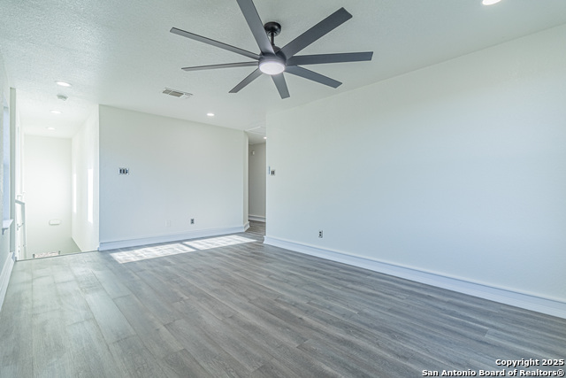 Image 29 of 49 For 5110 Sunview Vly