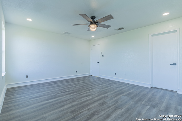 Image 33 of 49 For 5110 Sunview Vly