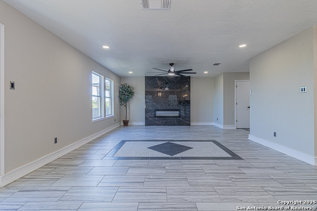 Image 6 of 49 For 5110 Sunview Vly