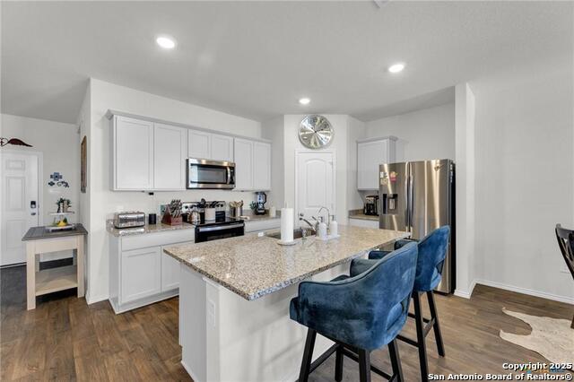 Image 2 of 48 For 437 Signe  