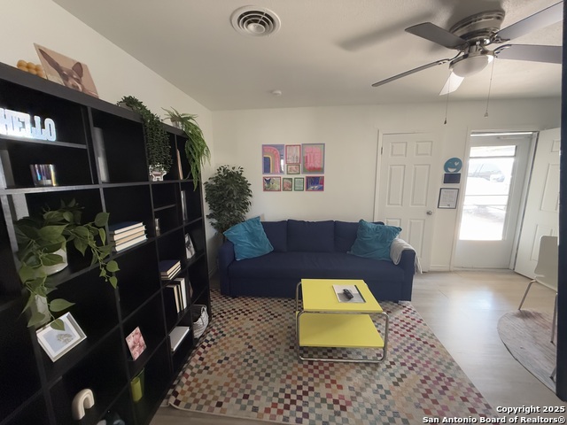 Listing photo id 0 for 511 Venice  # 102