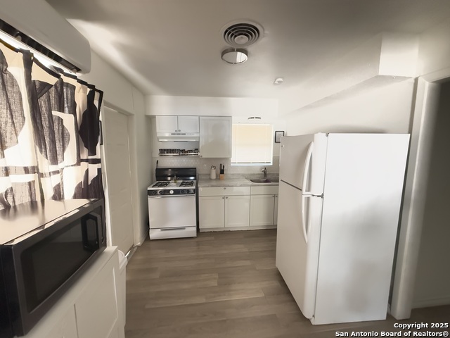 Listing photo id 1 for 511 Venice  # 102