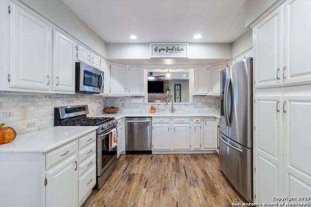 Listing photo id 8 for 14310 Oak Shadows