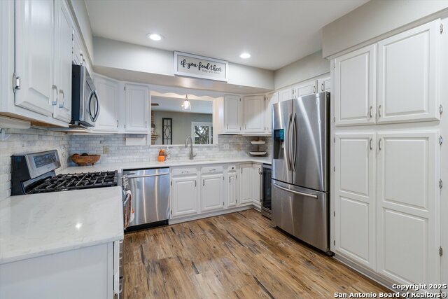 Listing photo id 9 for 14310 Oak Shadows